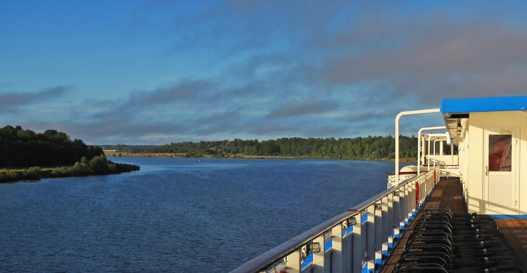 Здравствуй, майская река! Здравствуй, майская река!